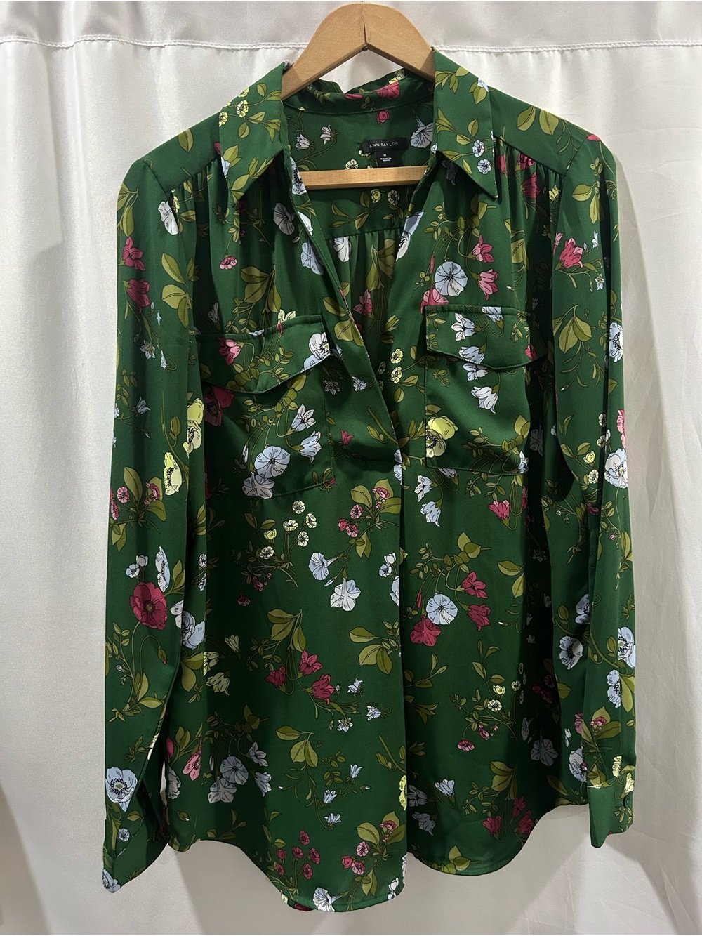 LN Ann Taylor Dark Green Floral Button-Down Blouse